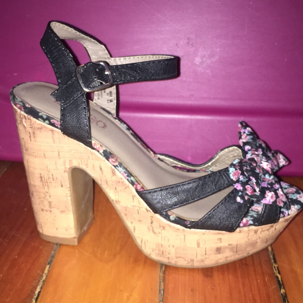 Heels - Picture 3 of 4